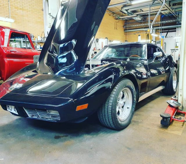 Vi har lite spännande bilar på plats nu 😍 #autoexperten #corvette #ax #godkändbilverkstad