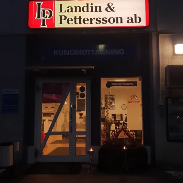 Som vanligt på lucia bjuder vi på glögg, lussekatter, pepparkakor lite choklad och julmusik 🥰🎅🤶